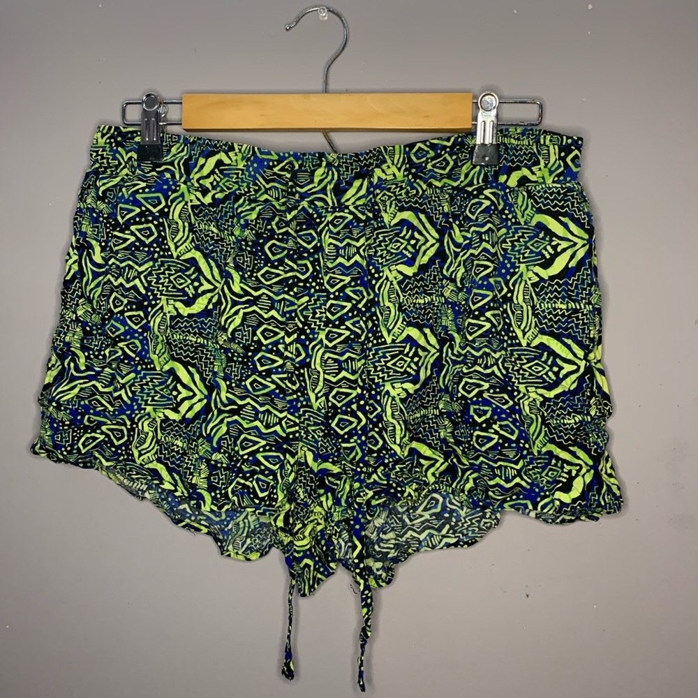 Fun pater neon shorts